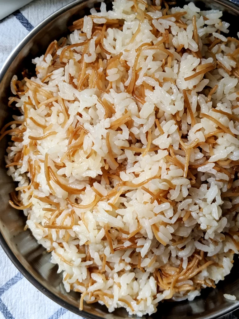 Egyptian rice with vermicelli - roz bil shareya