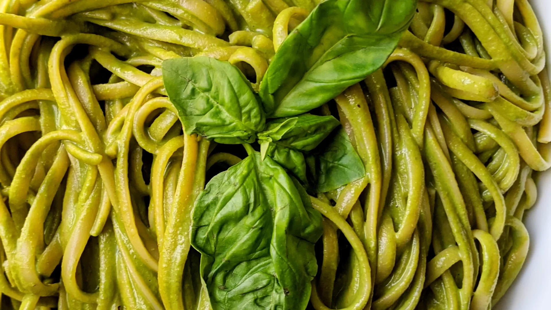 Tallarines verdes – Peruvian green pasta