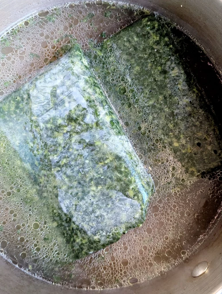 add frozen molokhia to broth