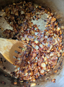 Browned onions for sayadeya rice
